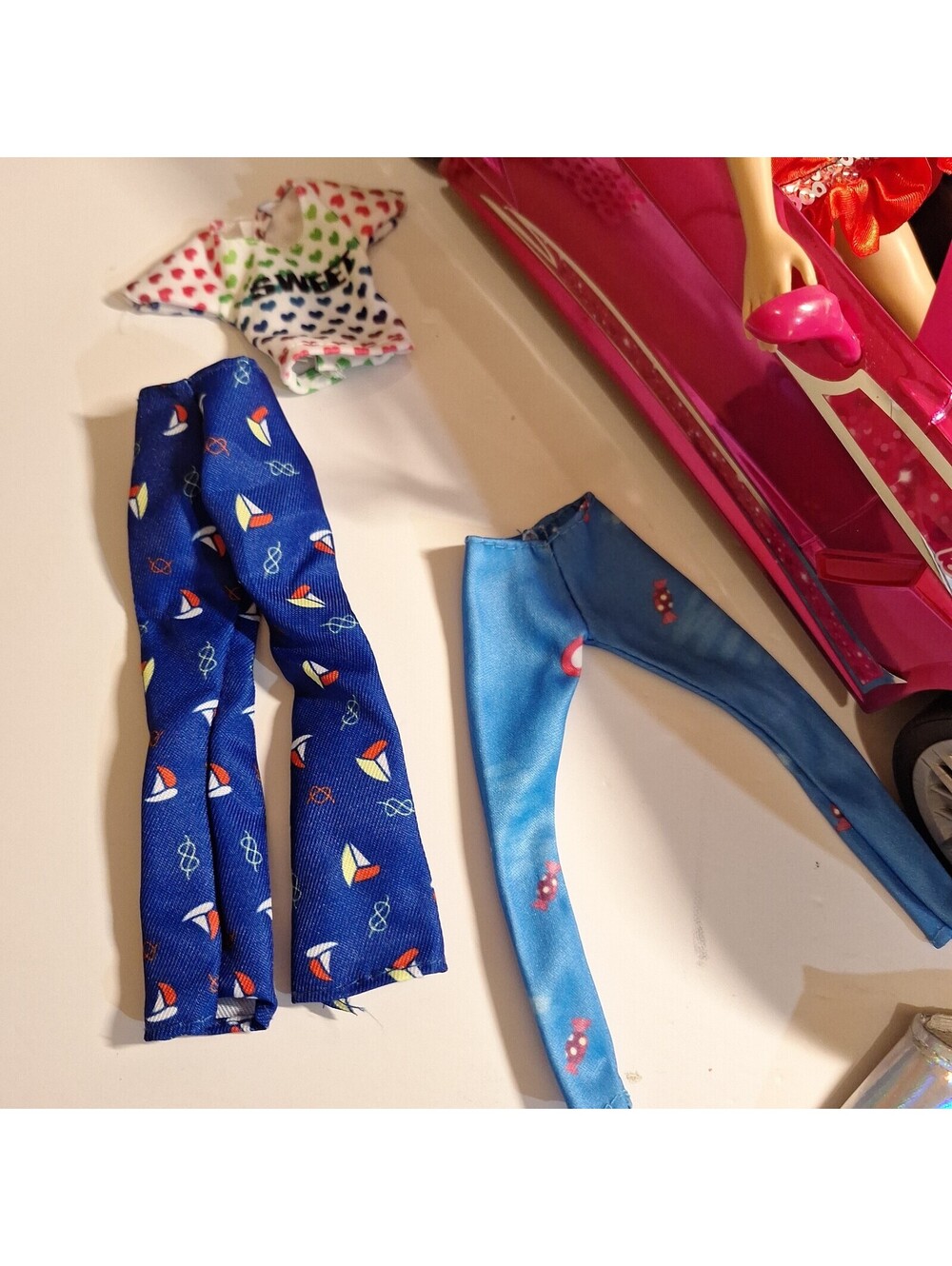 Mattel Barbie Metallic Pink RC Corvette -Works-lot with 2 Barbies, 20pc Clothing - Picture 11 of 15